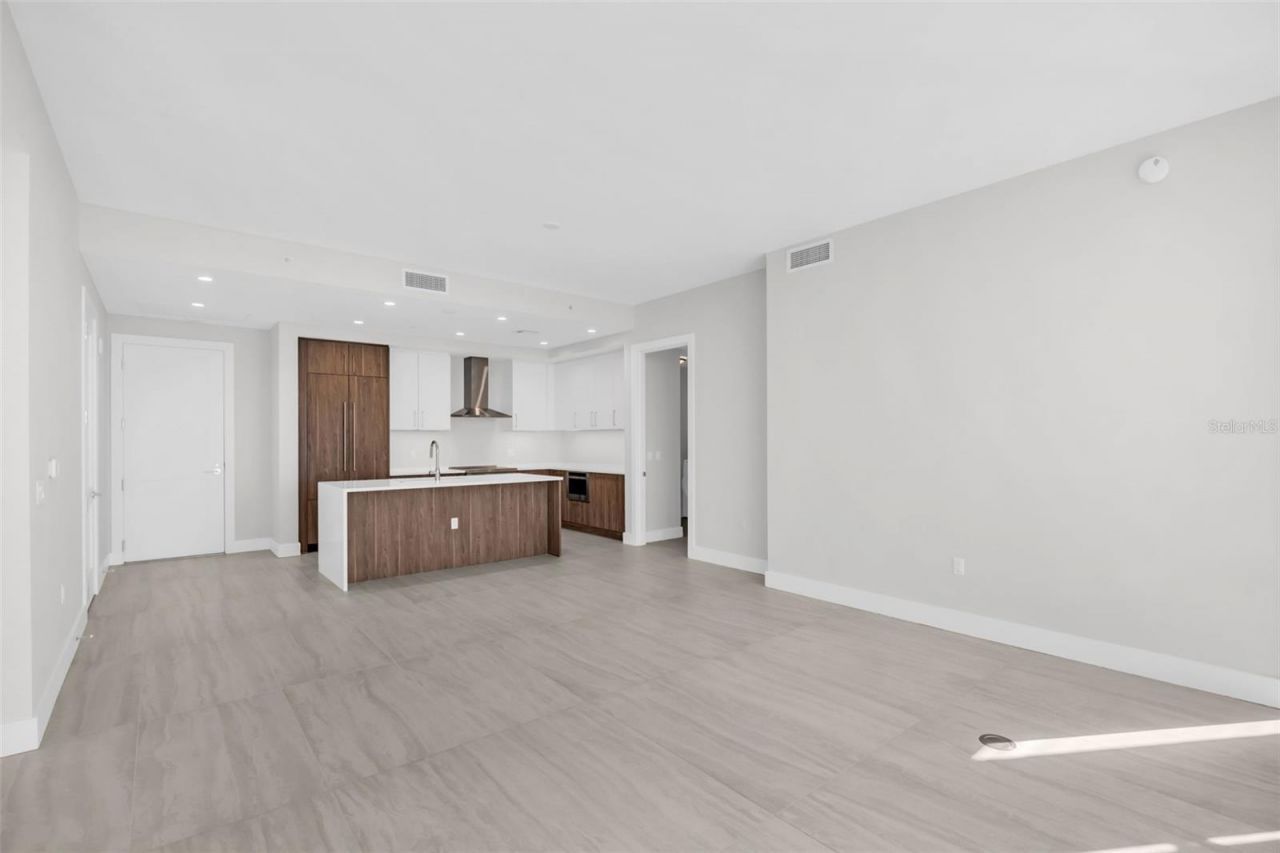 275 1st Avenue S, Unit 2807, Saint Petersburg, FL 33701 Photo