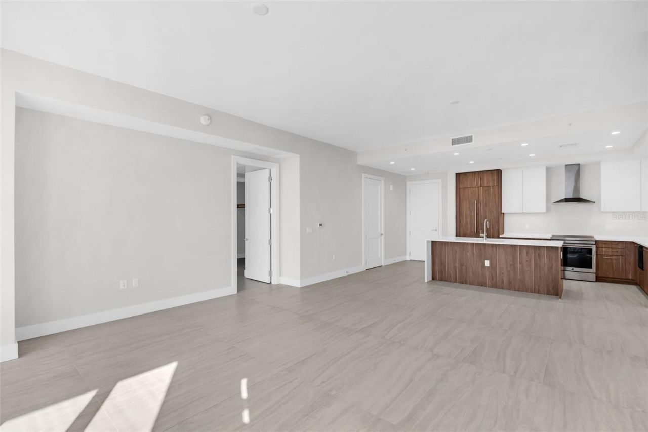 275 1st Avenue S, Unit 2807, Saint Petersburg, FL 33701 Photo