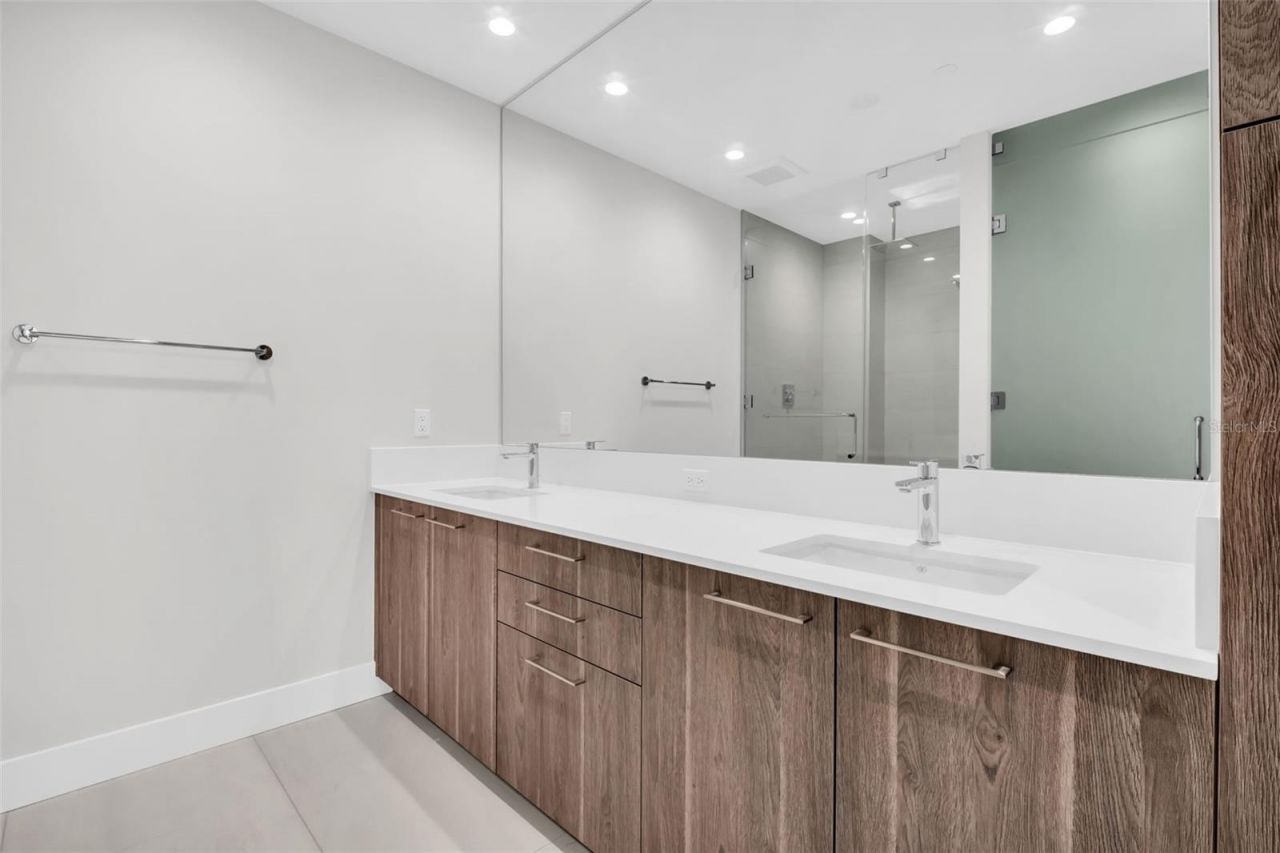 275 1st Avenue S, Unit 2807, Saint Petersburg, FL 33701 Photo