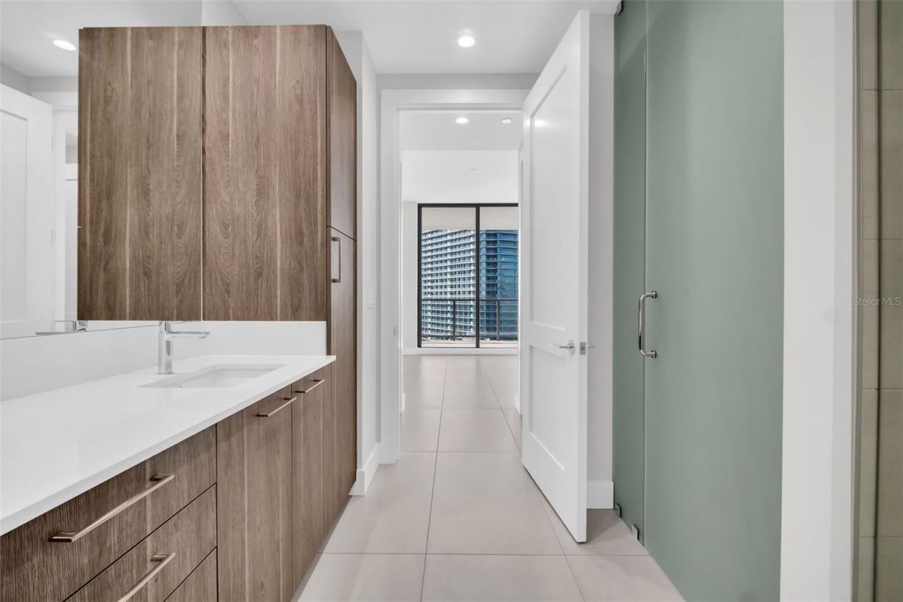 275 1st Avenue S, Unit 2807, Saint Petersburg, FL 33701 Photo