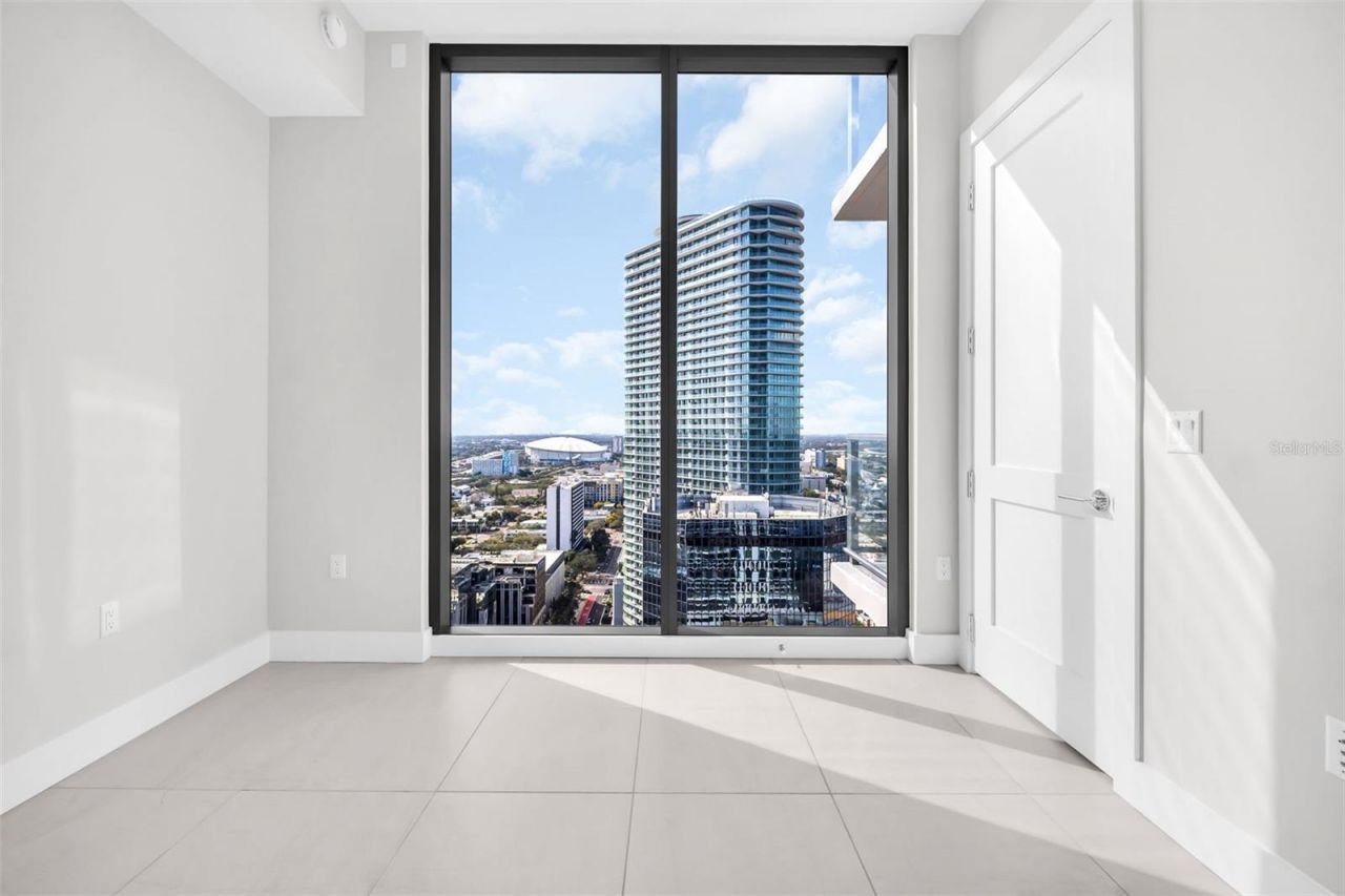 275 1st Avenue S, Unit 2807, Saint Petersburg, FL 33701 Photo