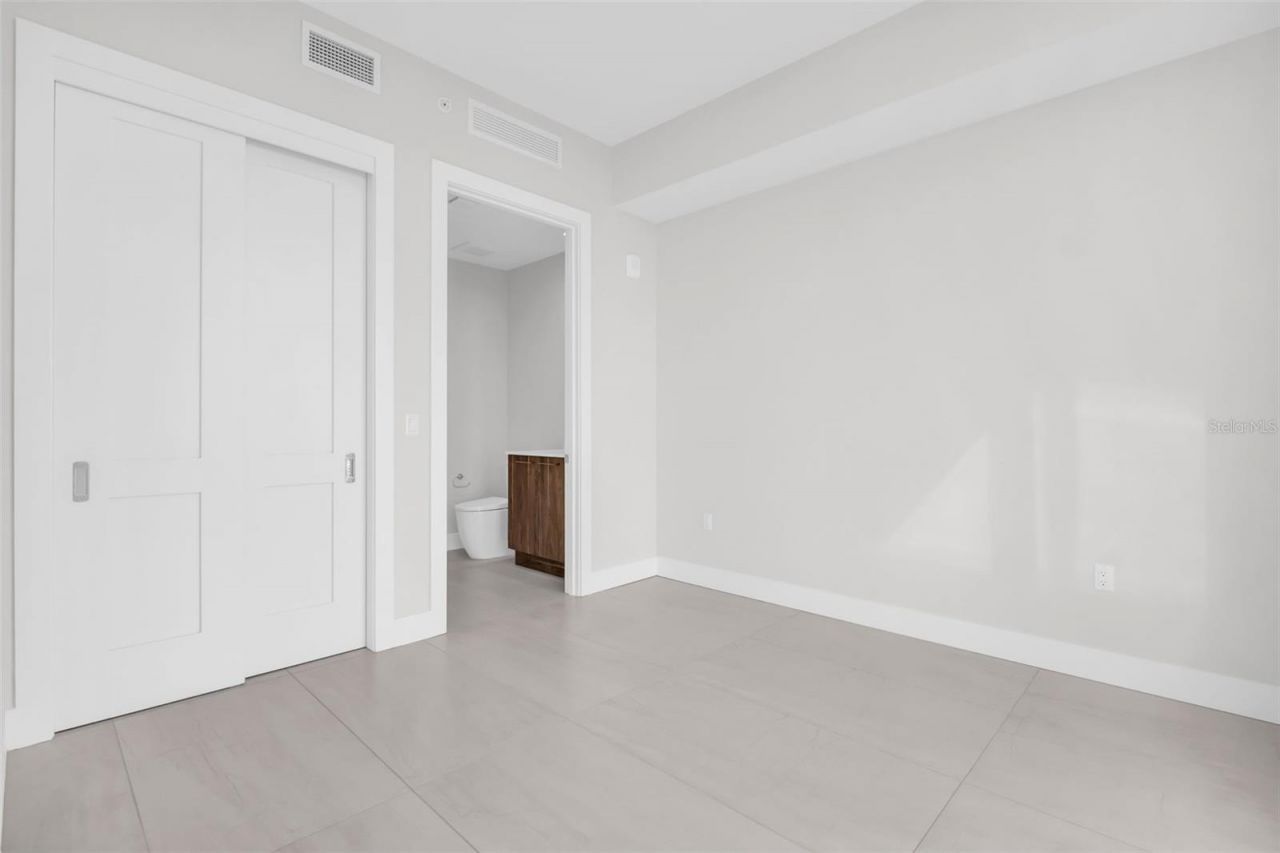 275 1st Avenue S, Unit 2807, Saint Petersburg, FL 33701 Photo