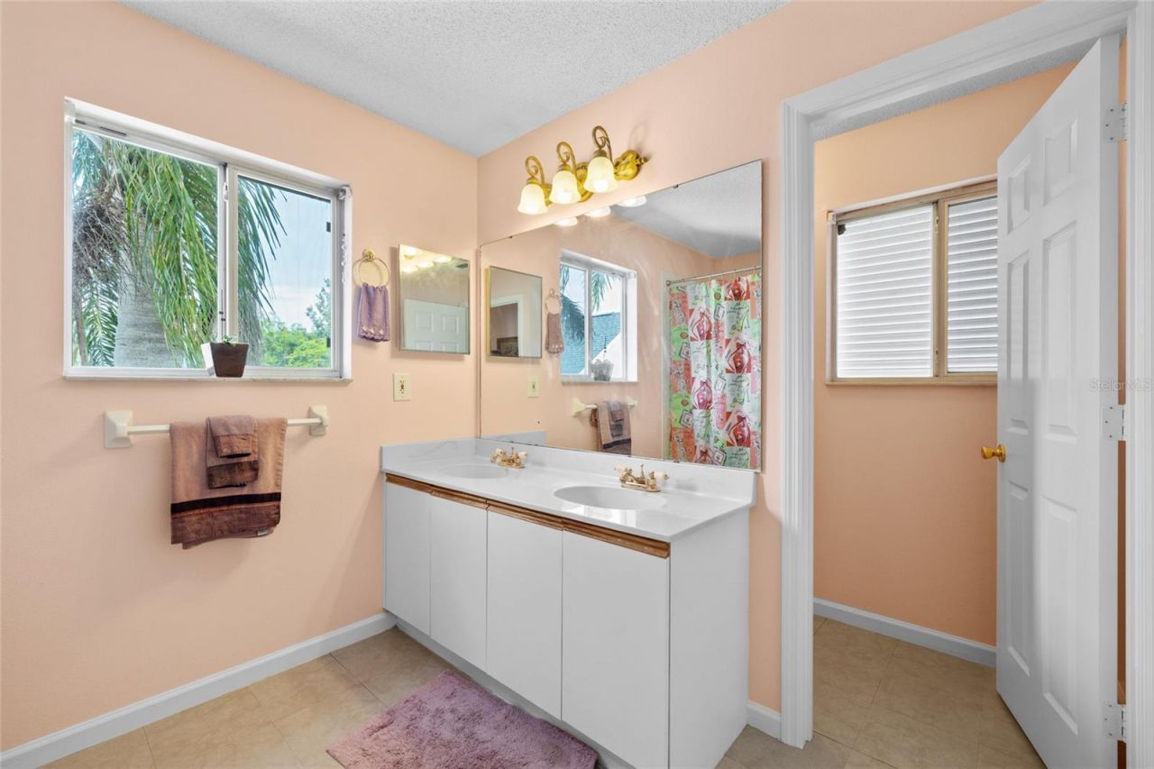 3910 77th Place E, Sarasota, FL 34243 Photo