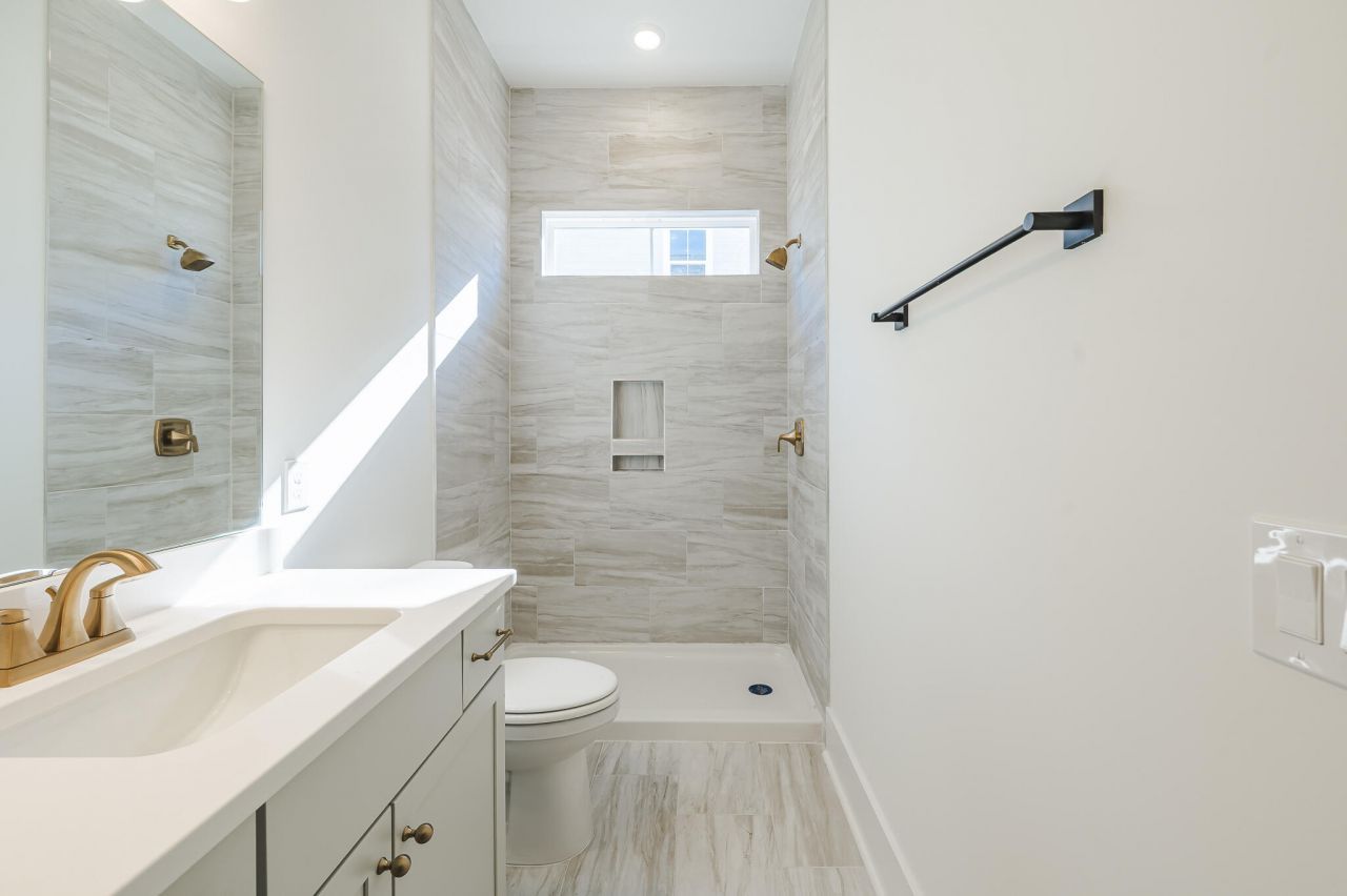 1360 Lucinda Street Photo 10