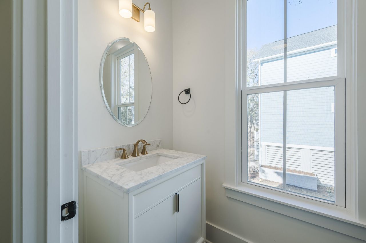 1360 Lucinda Street Photo 6