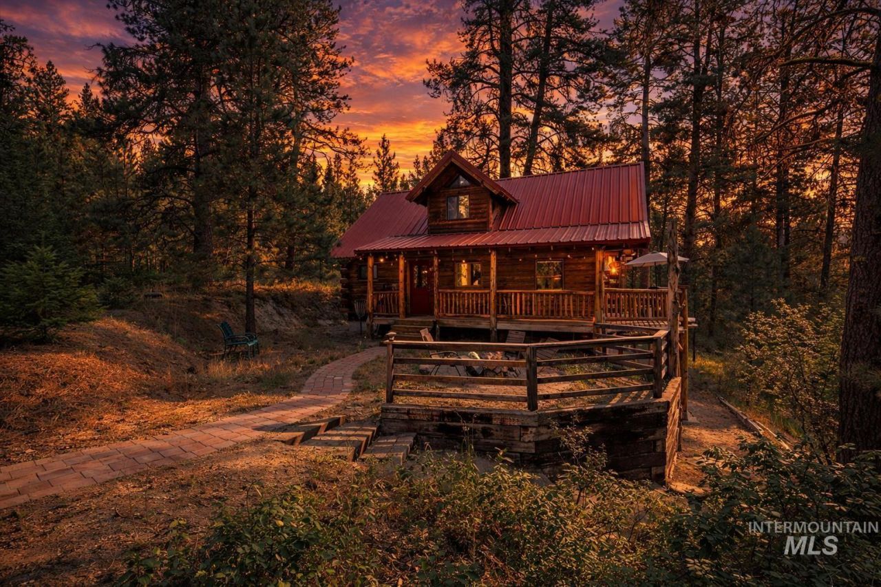 397 Warm Lake Rd, Cascade, ID 83611 Main Photo