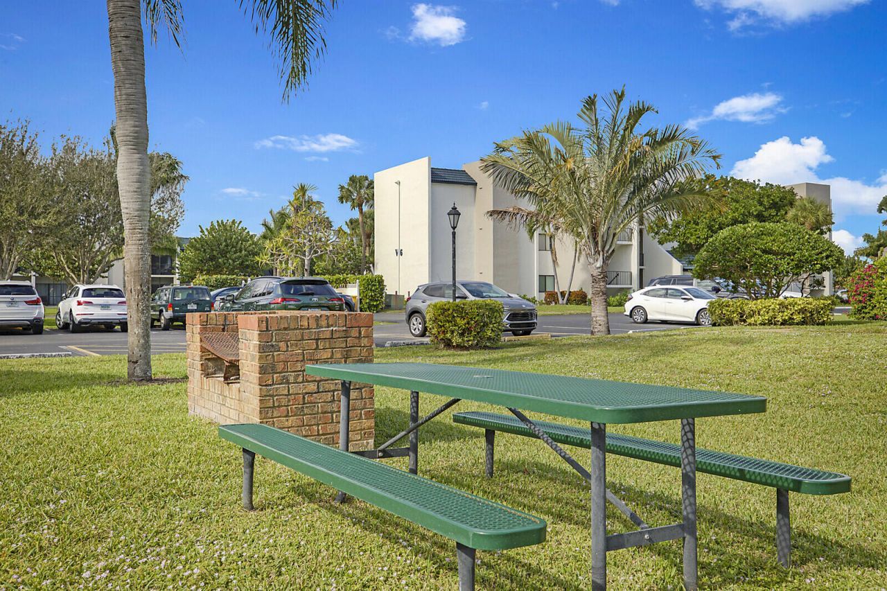 1605 S Us Highway 1, Unit V6-102, Jupiter, FL 33477 Photo