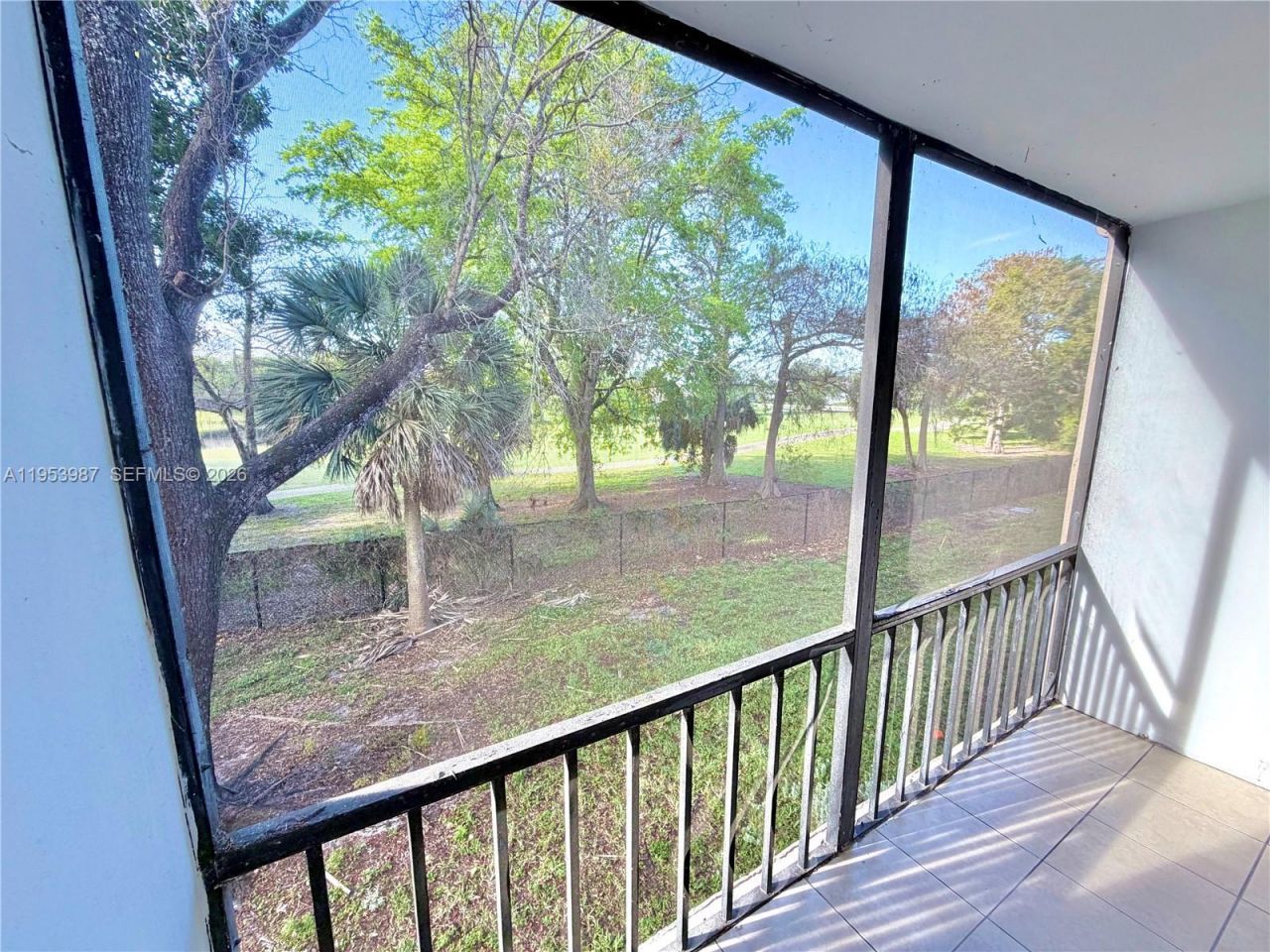 8000 Fairview Dr, Unit 203, Tamarac, FL 33321 Photo