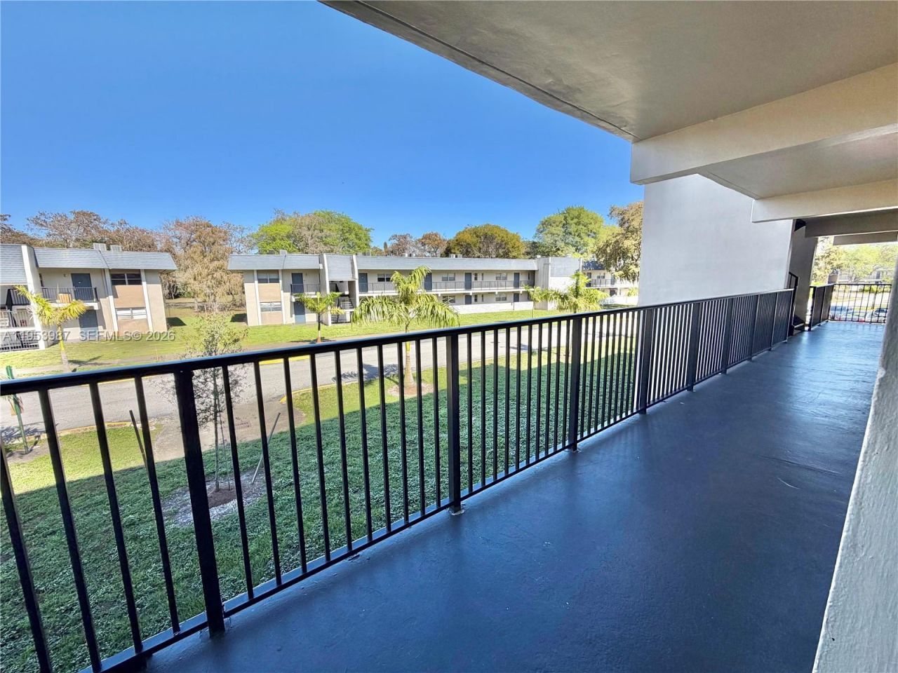 8000 Fairview Dr, Unit 203, Tamarac, FL 33321 Photo