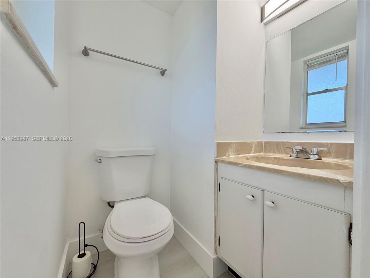 8000 Fairview Dr, Unit 203, Tamarac, FL 33321 Photo