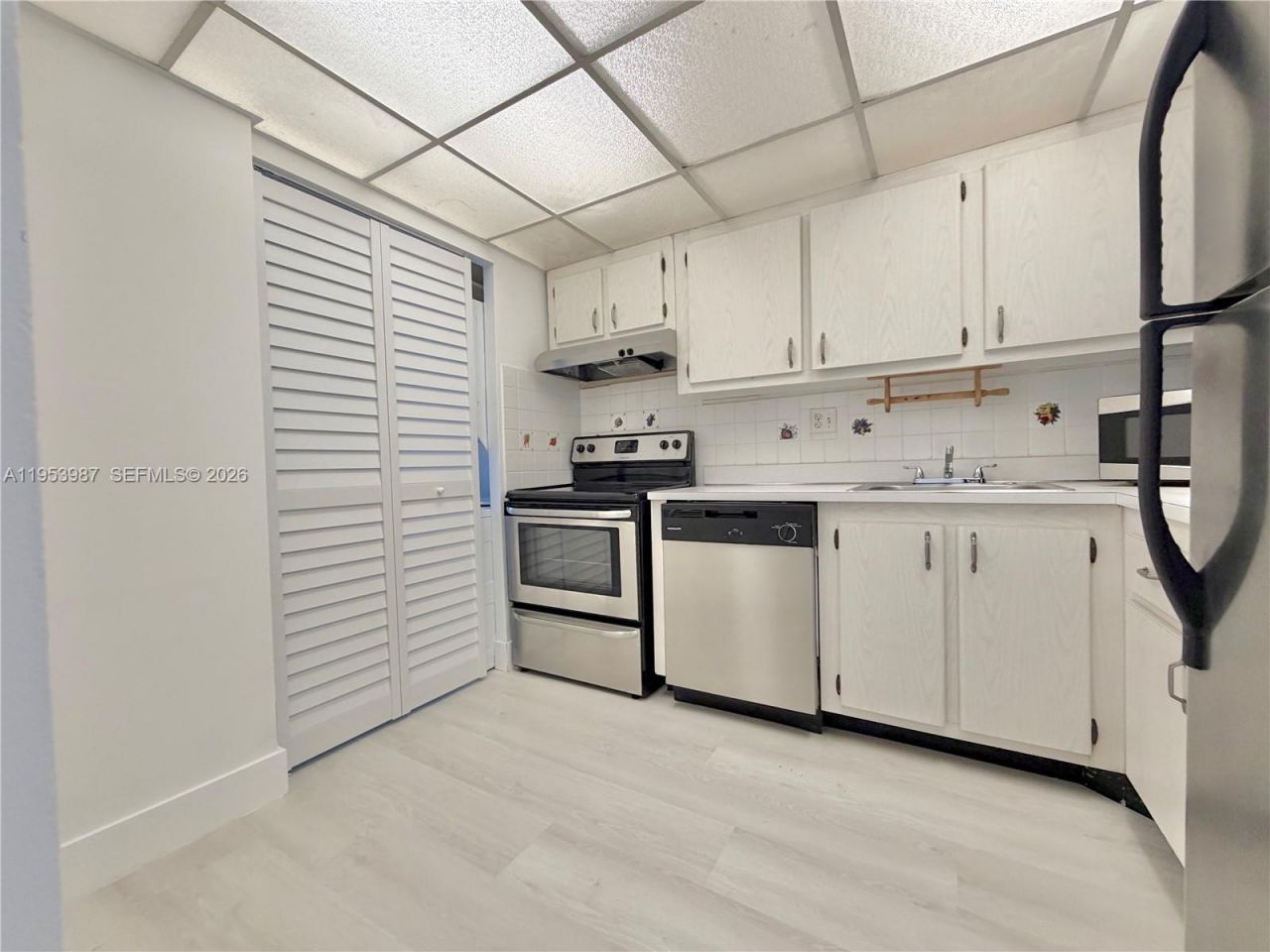 8000 Fairview Dr, Unit 203, Tamarac, FL 33321 Photo