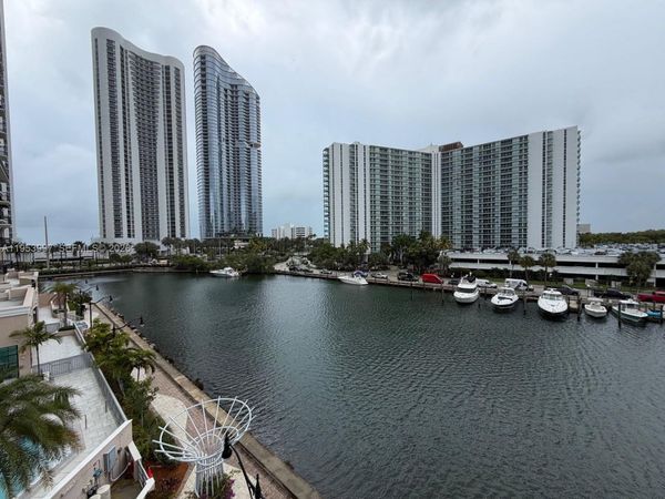 220 Kings Point Dr, Unit 501, Sunny Isles Beach, FL 33160