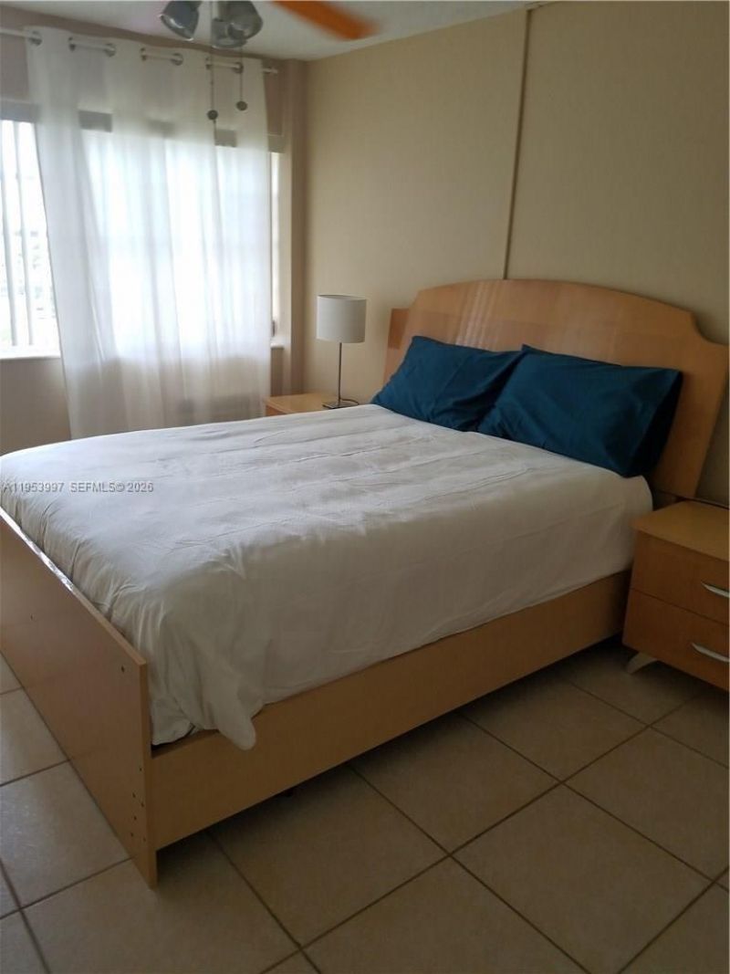 220 Kings Point Dr , Unit 501, Sunny Isles Beach, FL 33160 Photo