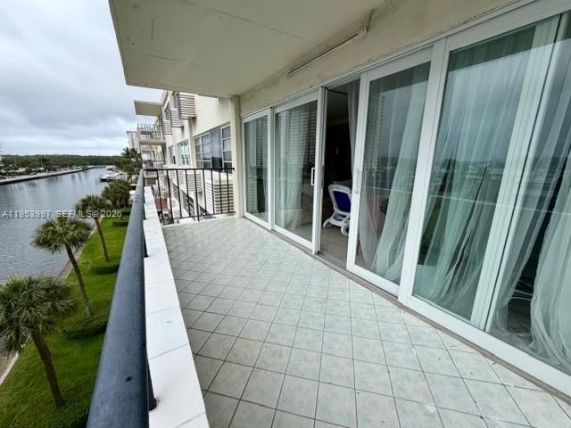 220 Kings Point Dr, Unit 501, Sunny Isles Beach, FL 33160 Photo