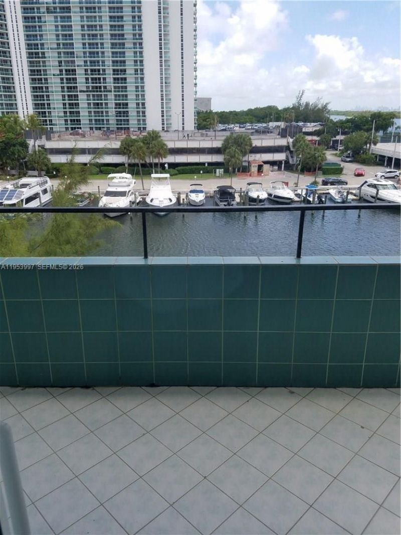 220 Kings Point Dr , Unit 501, Sunny Isles Beach, FL 33160 Photo