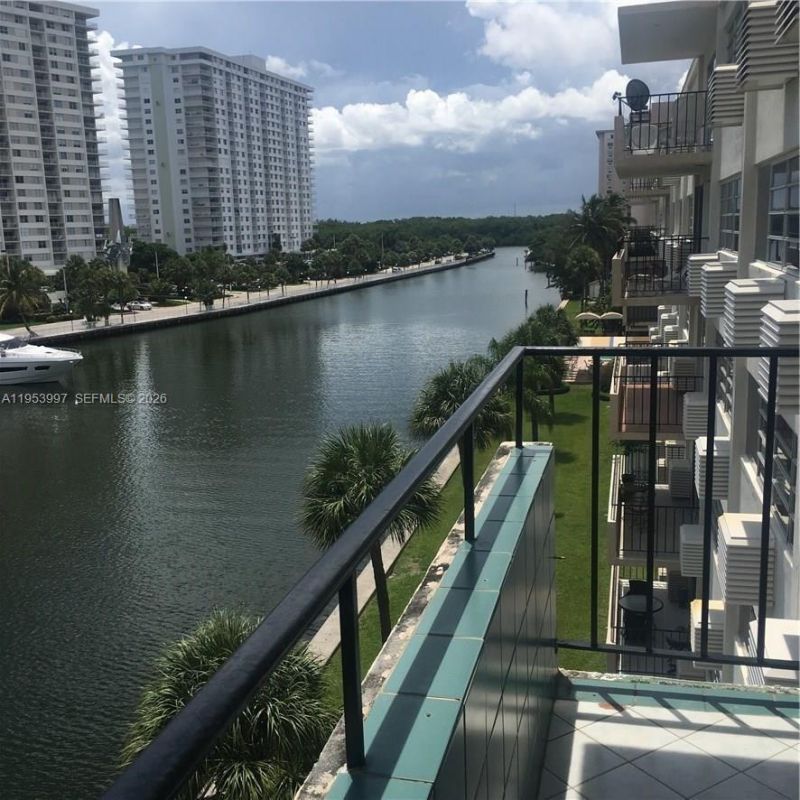 220 Kings Point Dr , Unit 501, Sunny Isles Beach, FL 33160 Photo