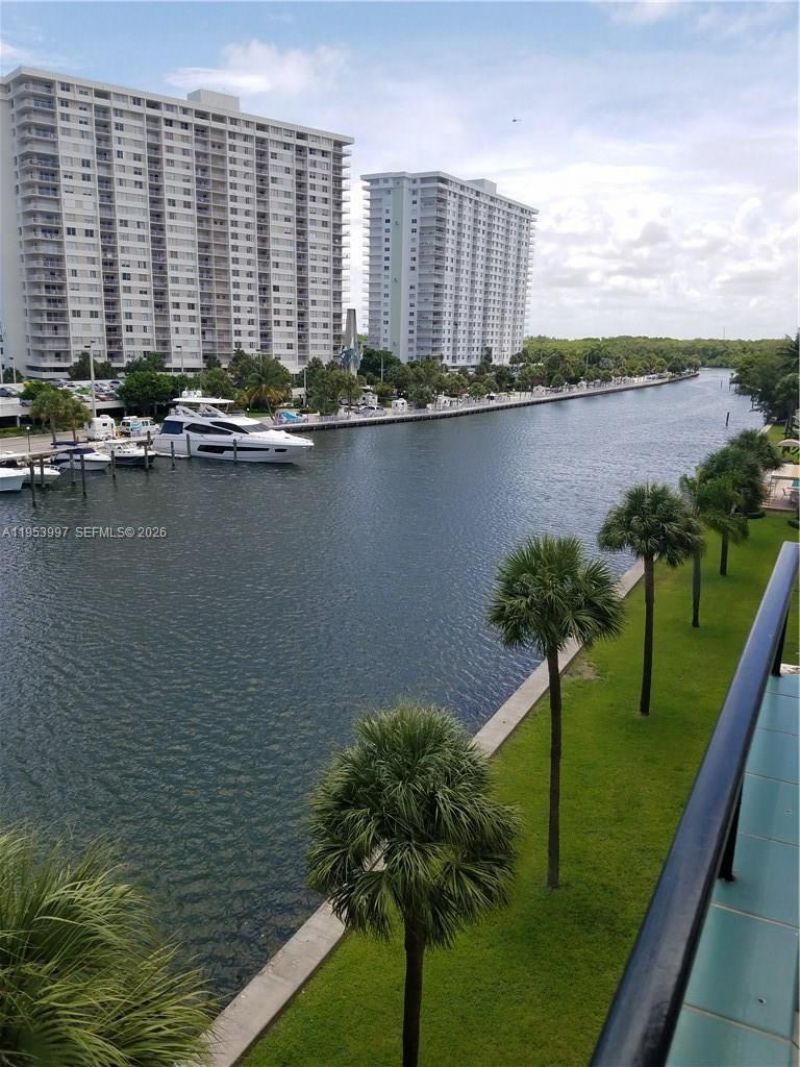 220 Kings Point Dr , Unit 501, Sunny Isles Beach, FL 33160 Photo