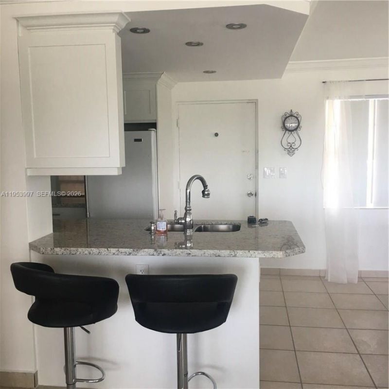 220 Kings Point Dr , Unit 501, Sunny Isles Beach, FL 33160 Photo