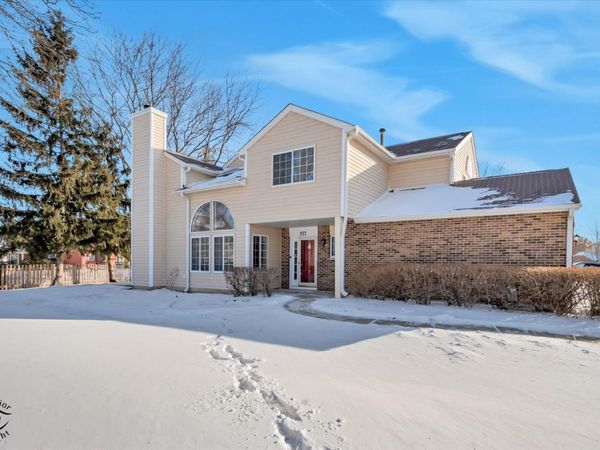 577 Canterbury Drive, Carol Stream, IL 60188