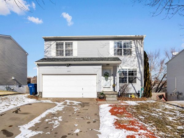 3004 Lone Tree Road, Bellevue, NE 68123