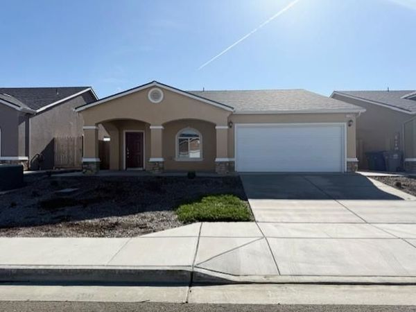 1124 E Orange St, Avenal, CA 93204