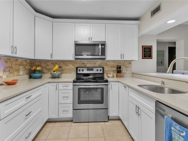 9 Plantation Drive, Unit 204, Vero Beach, FL 32966