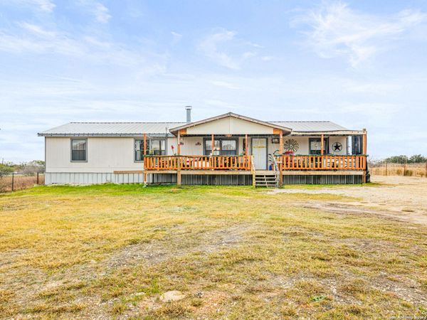 927 County Road 6846, Lytle, TX 78052