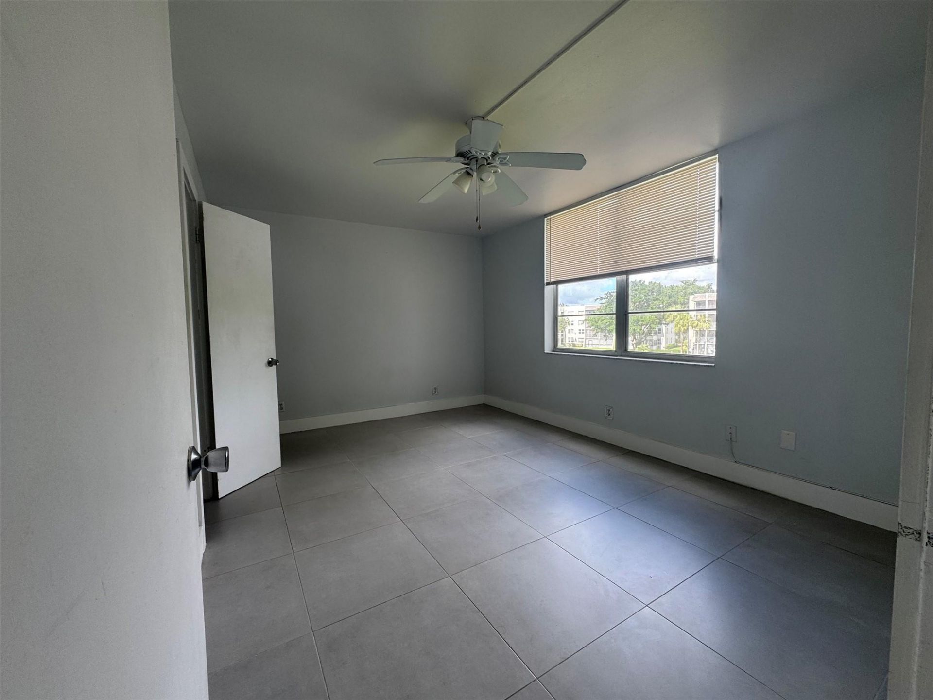 9235a Lagoon Place, Unit 310, Davie, FL 33324 Photo