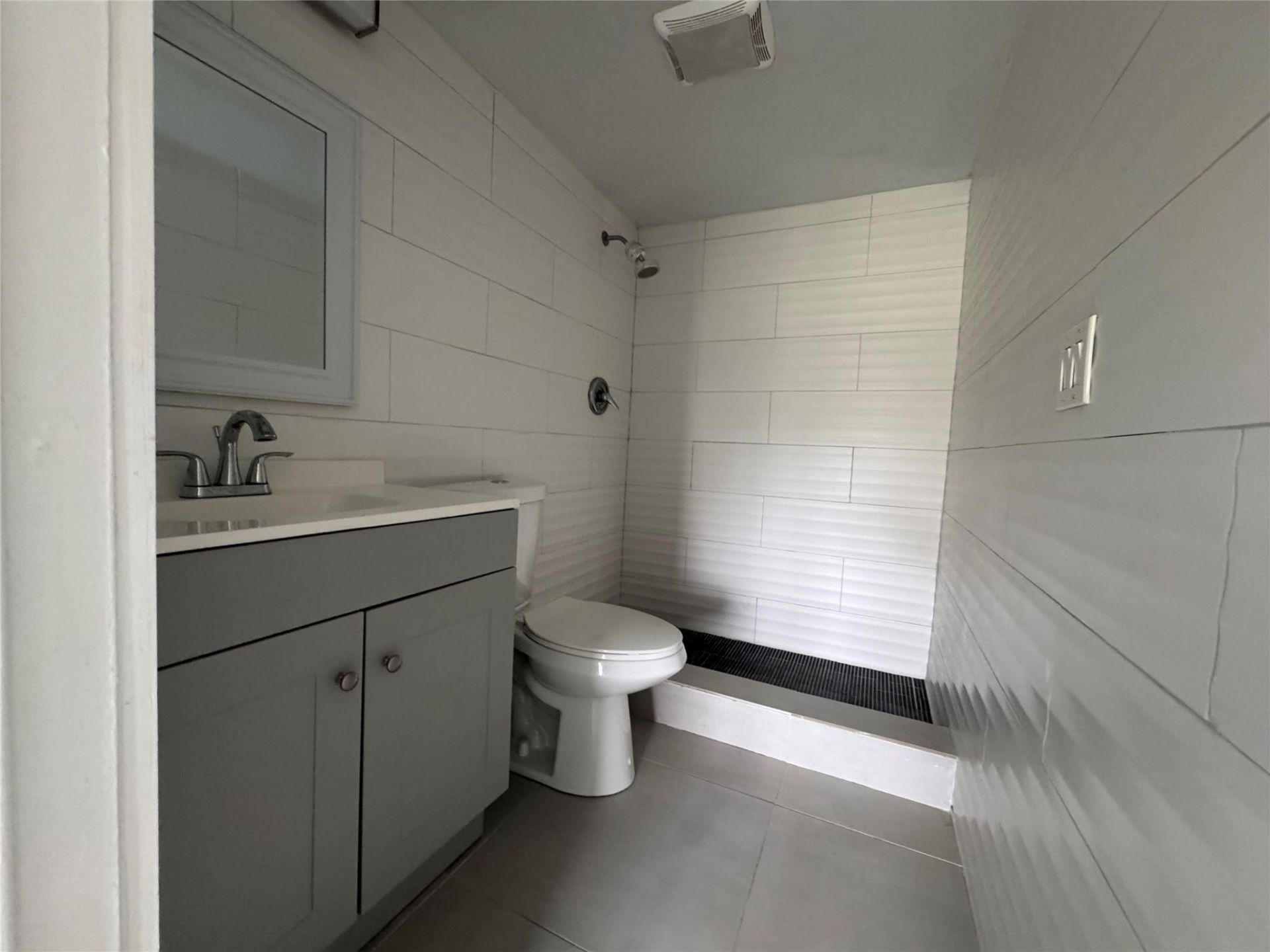 9235a Lagoon Place, Unit 310, Davie, FL 33324 Photo