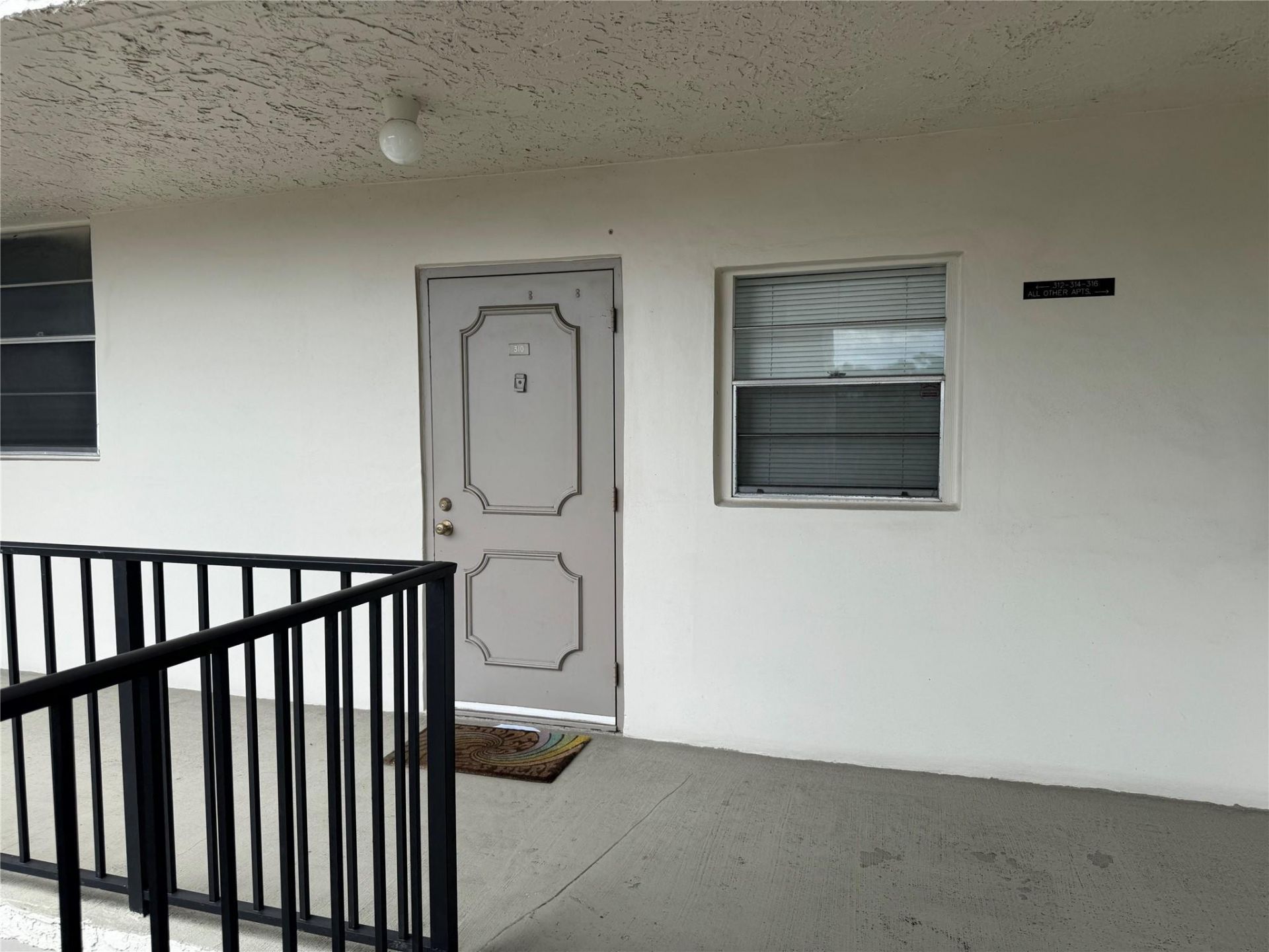 9235a Lagoon Place, Unit 310, Davie, FL 33324 Photo