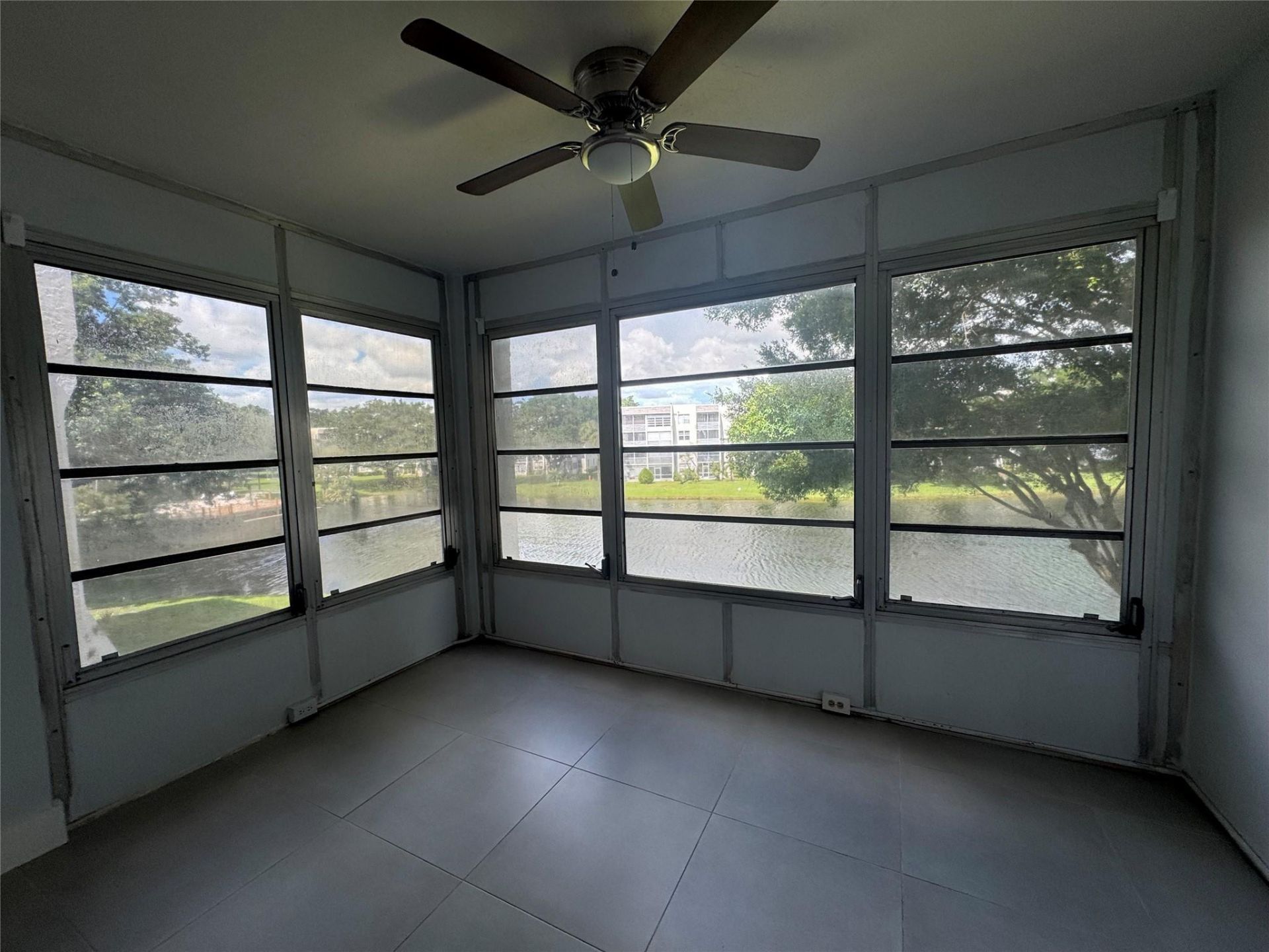 9235a Lagoon Place, Unit 310, Davie, FL 33324 Photo