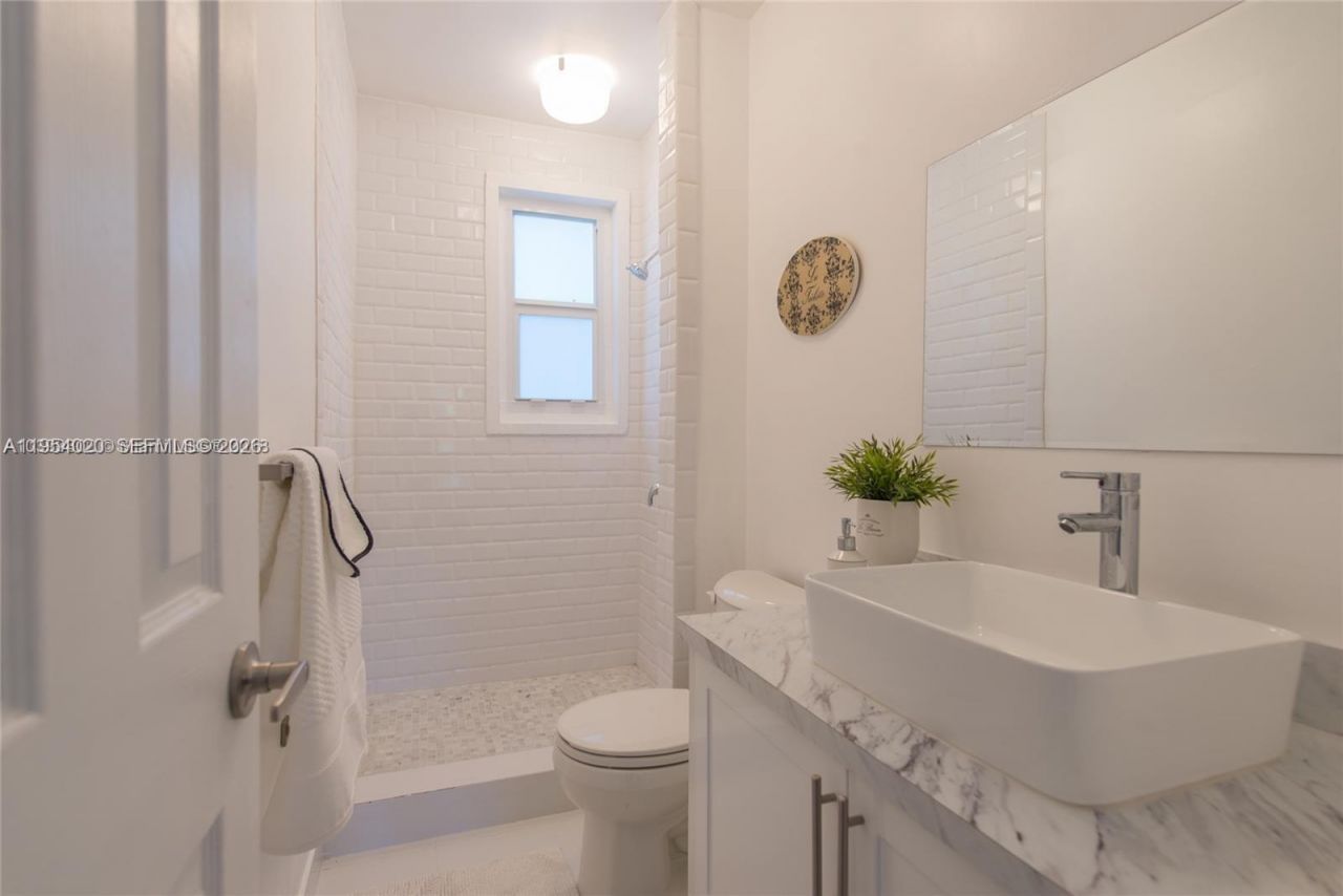 11515 NE 12th Ave , Miami, FL 33161 Photo