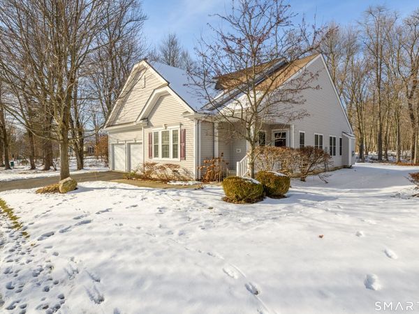 301 Fairway, Unit 301, Oxford, CT 06478