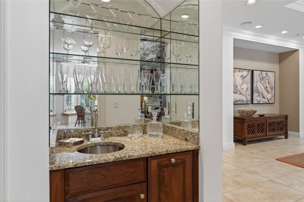 104 Island Plantation Terrace, Unit 204, Vero Beach, FL 32963 Photo