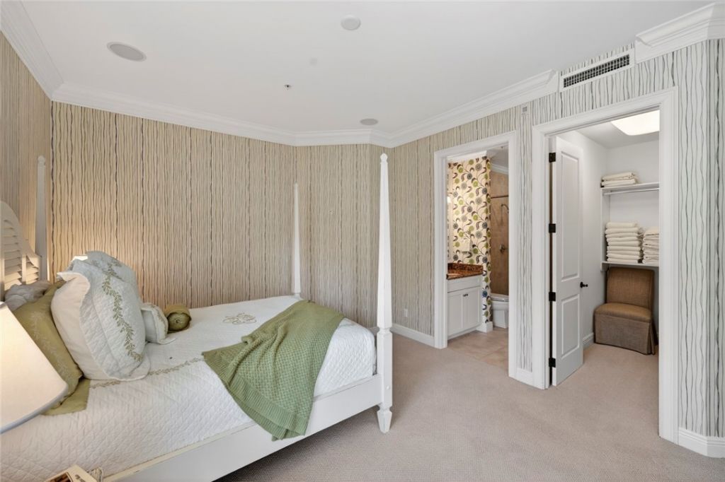 104 Island Plantation Terrace, Unit 204, Vero Beach, FL 32963 Photo