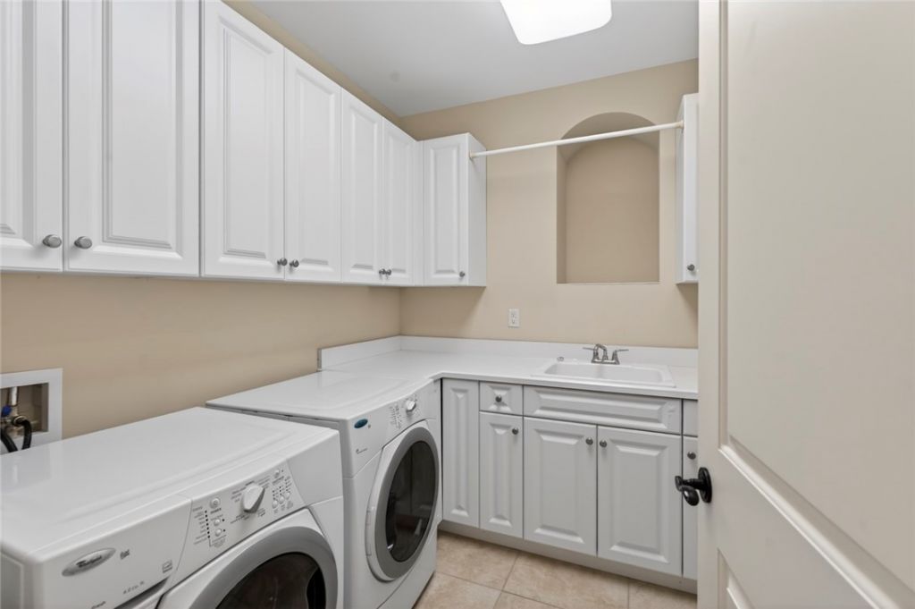 104 Island Plantation Terrace, Unit 204, Vero Beach, FL 32963 Photo