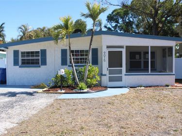 9015 BAY STREET NE, ST PETERSBURG, FL 33702