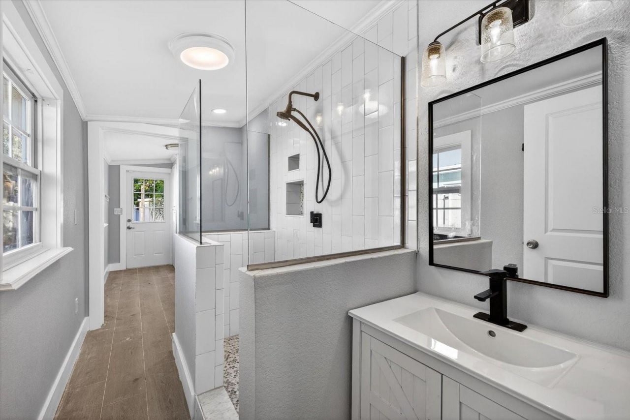 9015 Bay Street Ne, Saint Petersburg, FL 33702 Photo