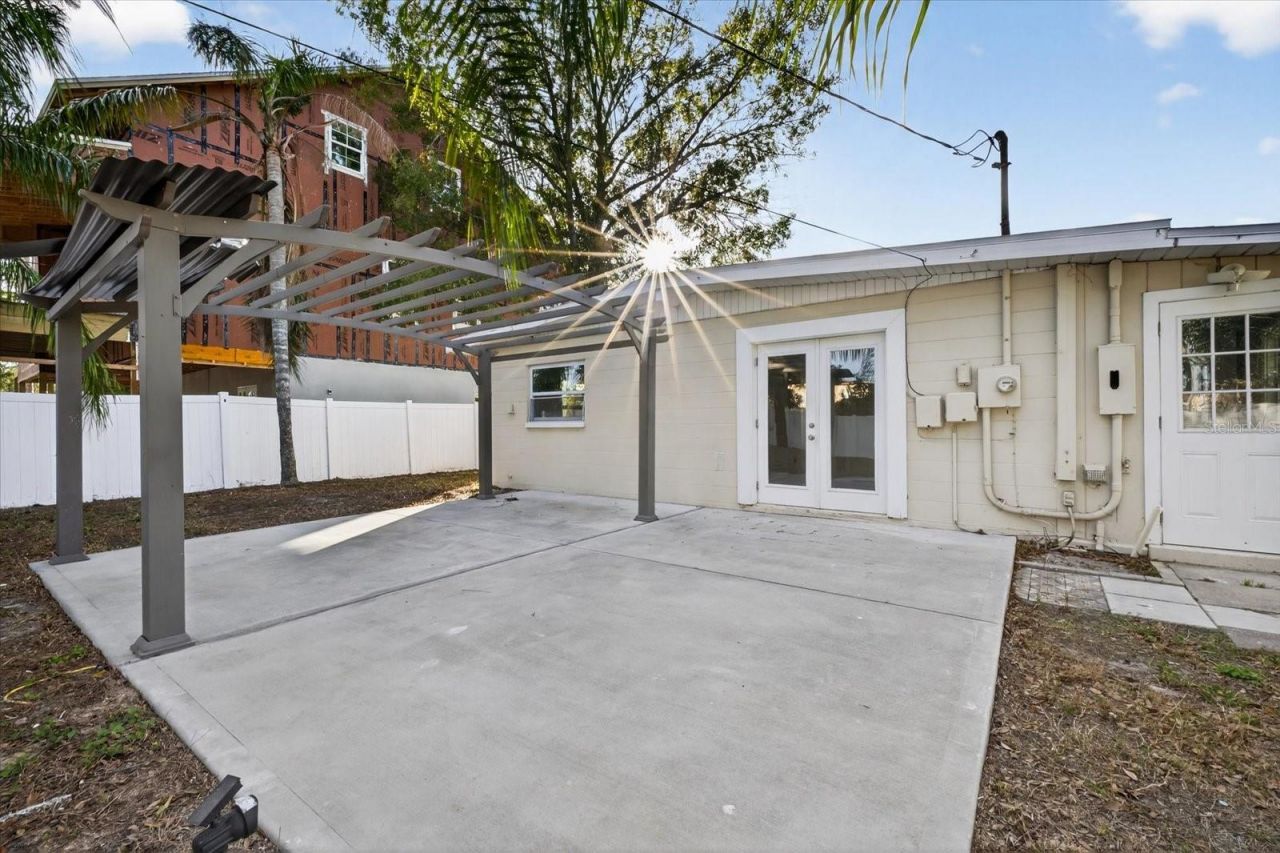 9015 Bay Street Ne, Saint Petersburg, FL 33702 Photo