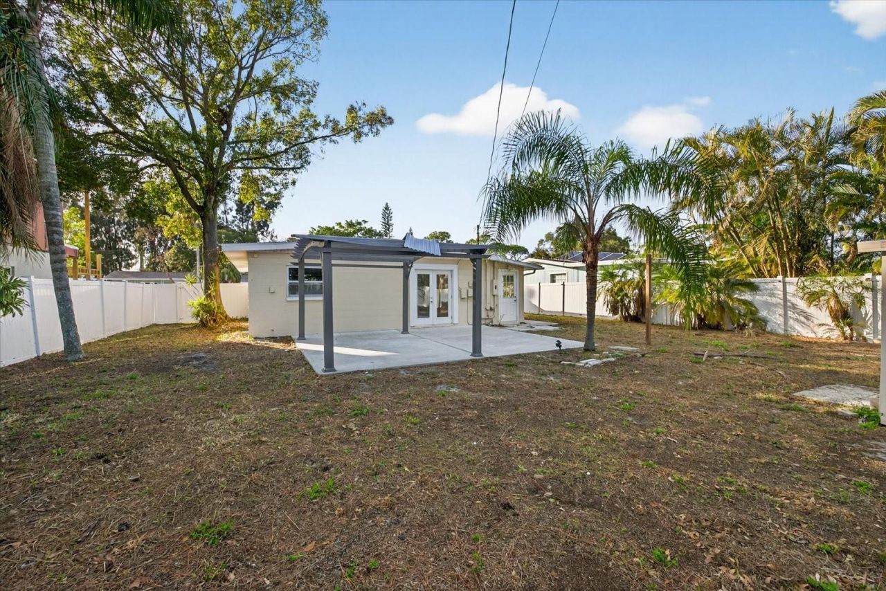 9015 Bay Street Ne, Saint Petersburg, FL 33702 Photo