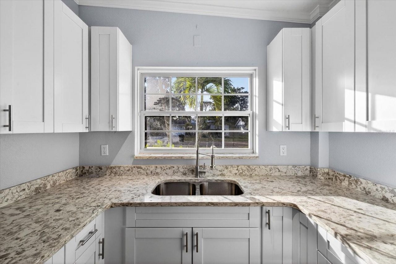 9015 Bay Street Ne, Saint Petersburg, FL 33702 Photo