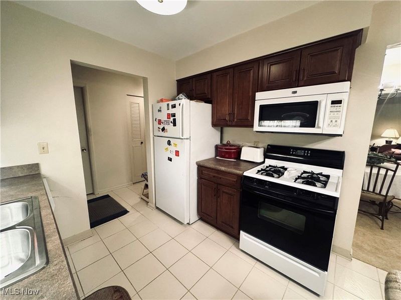 359 Quarry Lane Drive SW, Howland, OH 44483 Photo 11