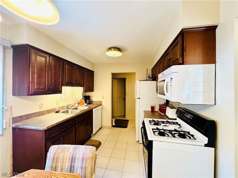 359 Quarry Lane Drive SW, Howland, OH 44483 Photo 3