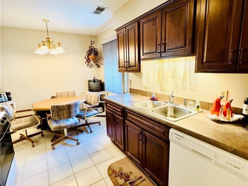 359 Quarry Lane Drive SW, Howland, OH 44483 Photo 5