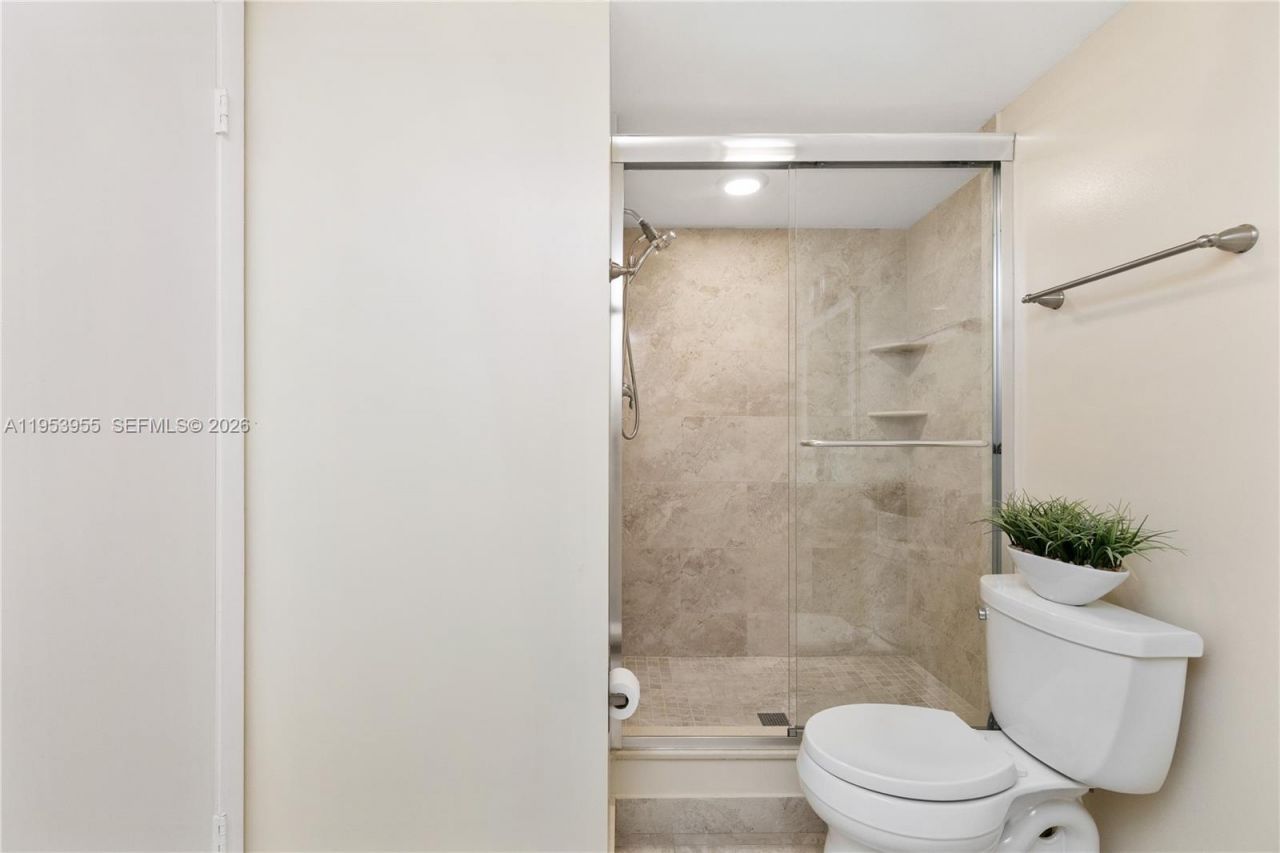 300 Three Islands Blvd , Unit 417, Hallandale Beach, FL 33009 Photo