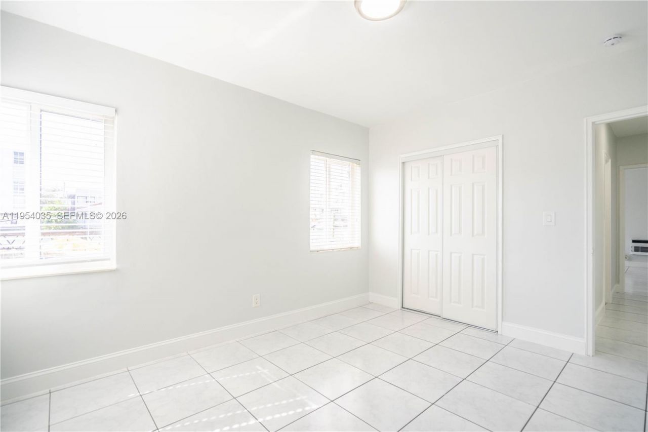 8340 Byron Ave, Unit 12, Miami Beach, FL 33141 Photo