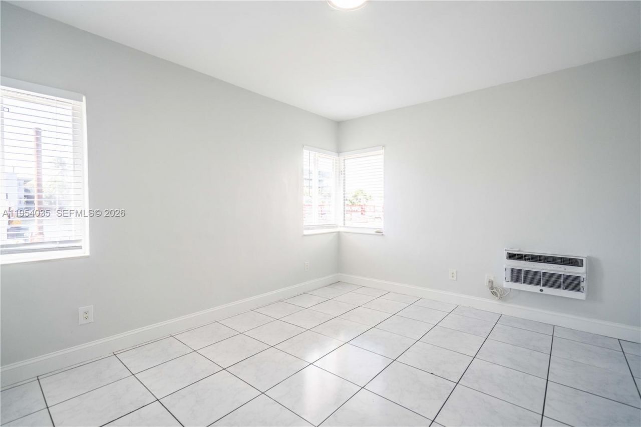 8340 Byron Ave, Unit 12, Miami Beach, FL 33141 Photo