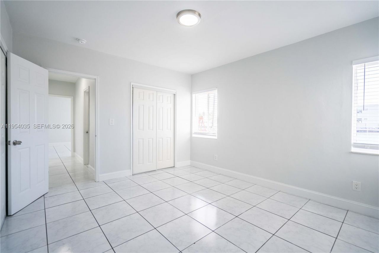 8340 Byron Ave, Unit 12, Miami Beach, FL 33141 Photo