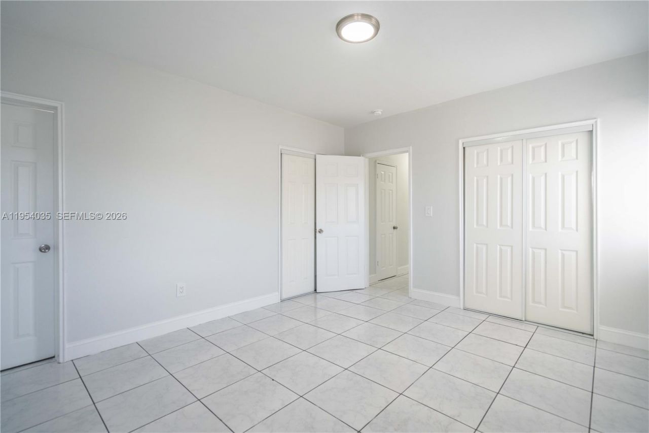 8340 Byron Ave, Unit 12, Miami Beach, FL 33141 Photo