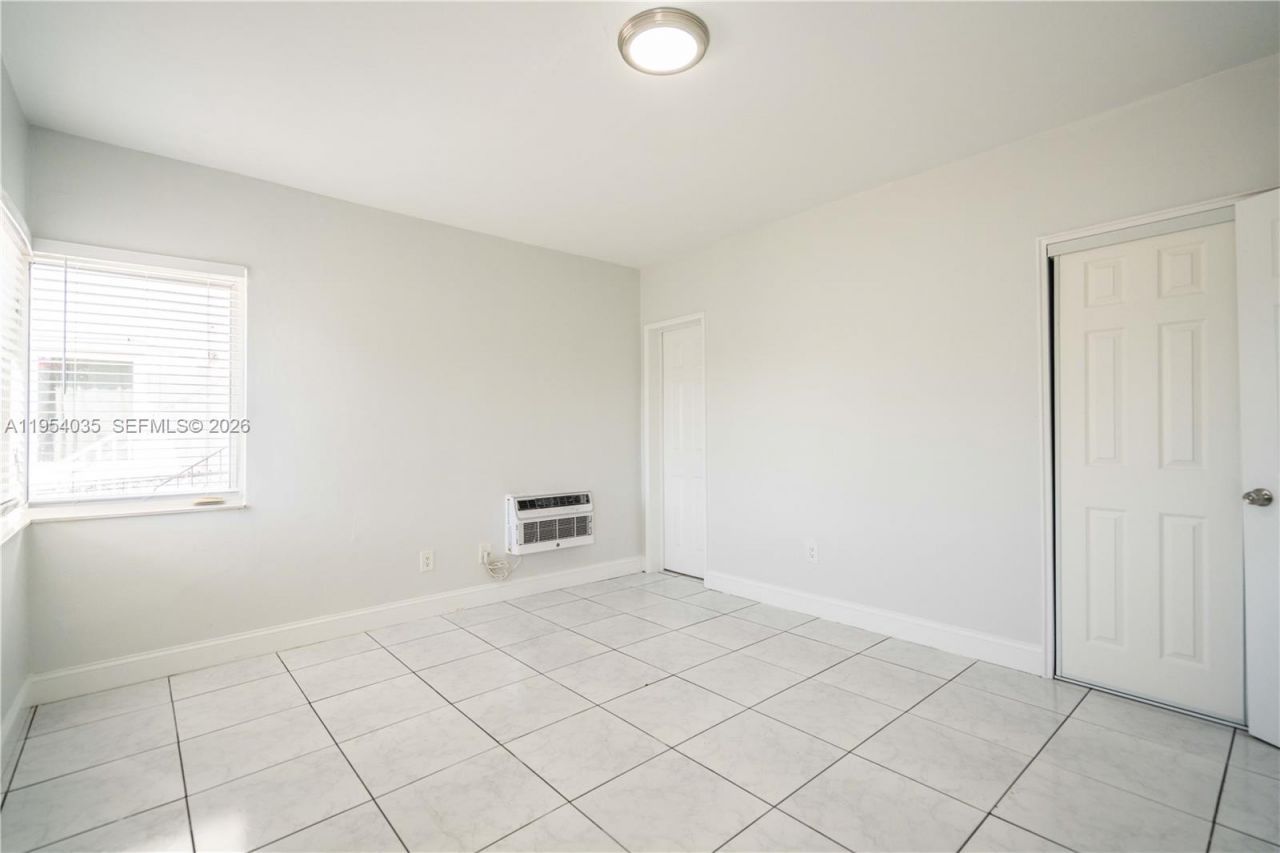 8340 Byron Ave, Unit 12, Miami Beach, FL 33141 Photo